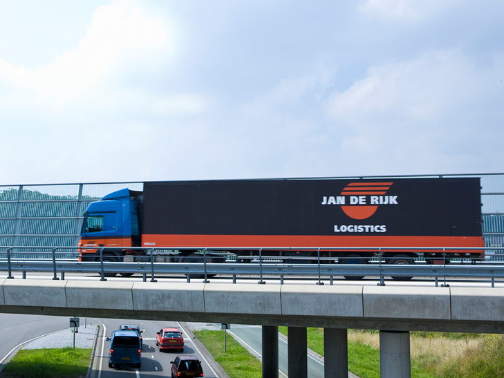 中国东方航空与Jan de Rijk 签订布拉格和阿姆斯特丹的物流服务