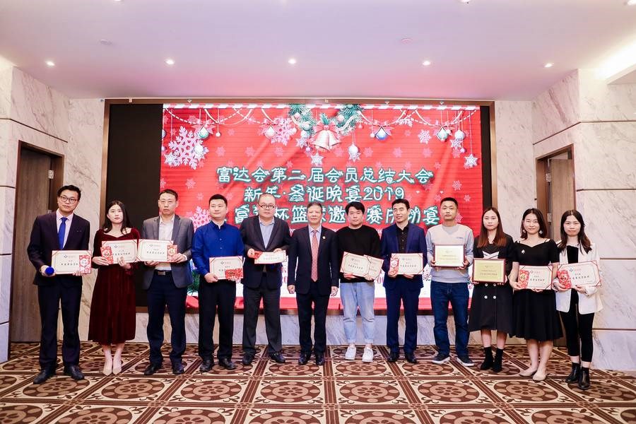 黄鹏会长颁发最佳贡献奖