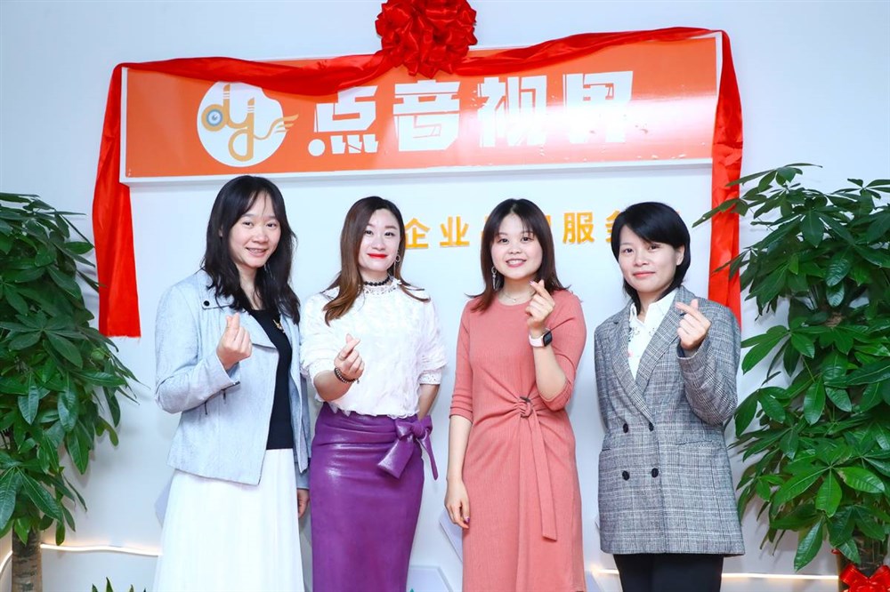 开心的典礼：中魏物流JOJO、GLA全球物流联盟网Leslie与美女们