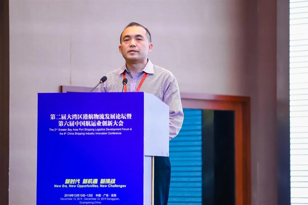 青岛新前湾集装箱码头有限责任公司常务副总经理杨杰敏演讲