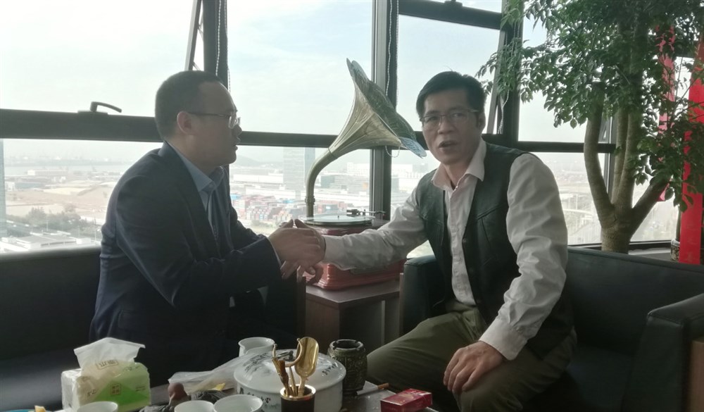 深圳市丰泽富物流有限公司董事长邓稳丰接受了永联通-通用运费网总经理黄炳轩的访问