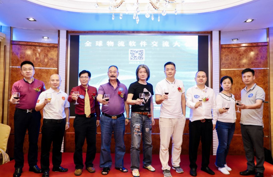 通用运费网黄炳轩董事长、甲必丹俱乐部张桅会长、四野创投会-共享雨伞创始人-通用运费网COO赵书平、深圳市投资商会黄公总监、深圳市海盛威总经理兼甲必丹执行会长郑明松、广东航海学院深圳校友会会长杨亦强、深港货运联盟会长莫少华、原飞航集团总经理郭小平、上海顾尚总经理顾军为本次晚会祝酒！