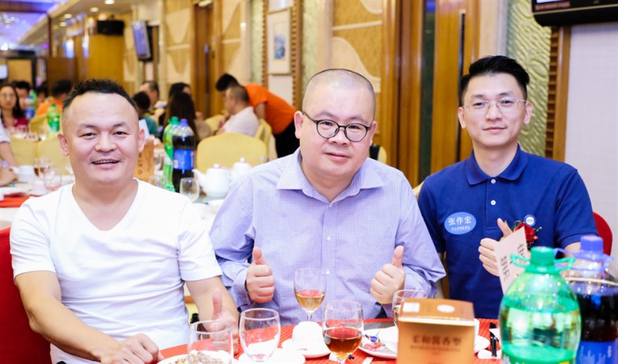 左起：海德物流集团总经理胡道贤、东捷运通总经理黄鹏、美宏国际总经理兼中山货代协会执行会长张作宏。