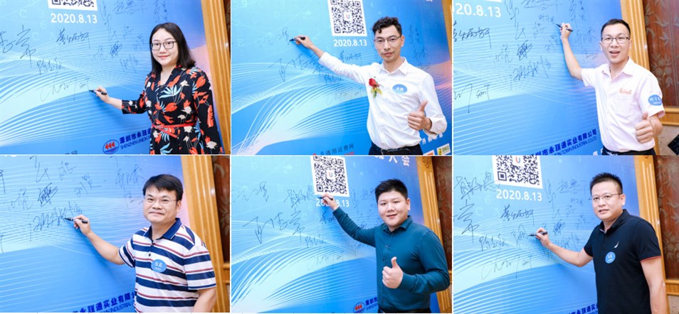 签到墙前面的风采。