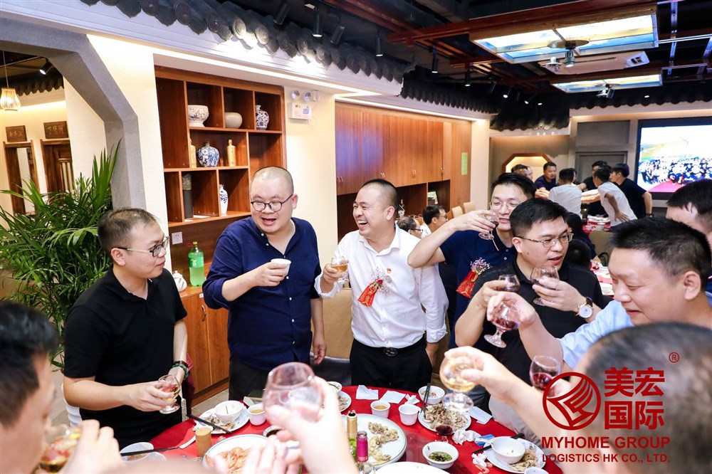 物流届金牌司仪美宏国际深圳公司总经理张作培主持乔迁庆典仪式