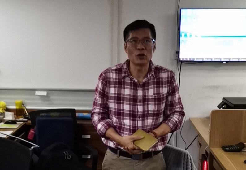 通用运费网董事长黄炳轩介绍了深圳市永联通实业有限公司的背景与发展，以及通用运费网软件项目与模块的研发与功能的应用