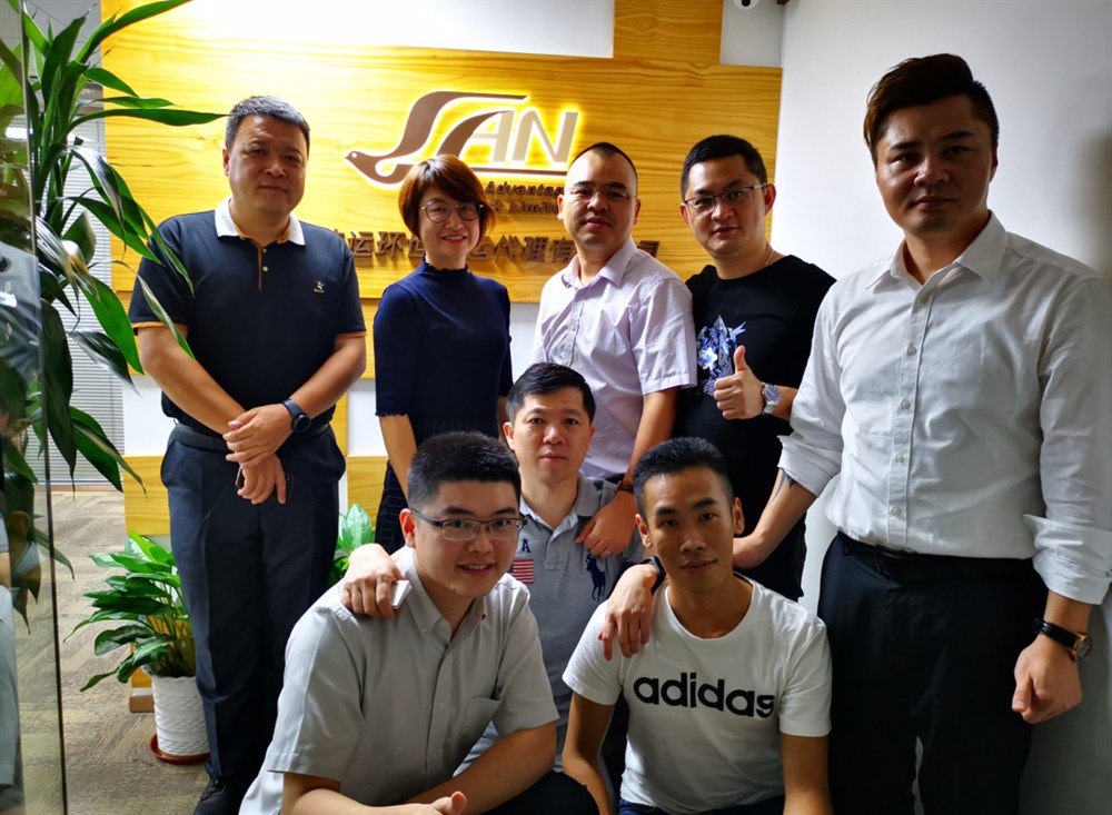甲必丹俱乐部执行会长张桅带领我们拜访深圳市佳运环世货运代理有限公司留影。