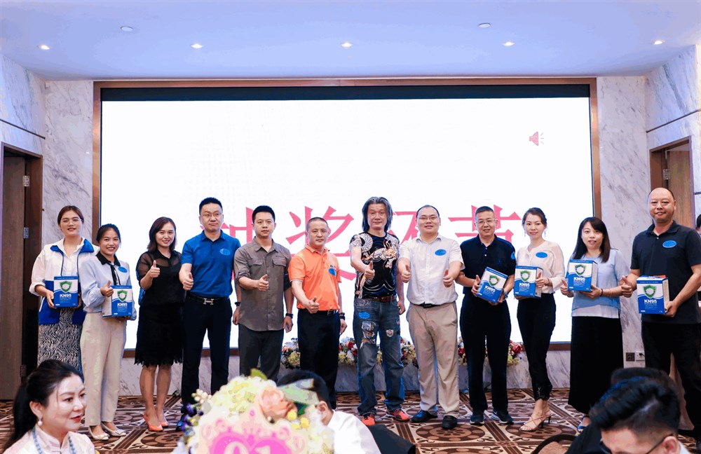 由甲必丹俱乐部送出的生产安全奖：口罩