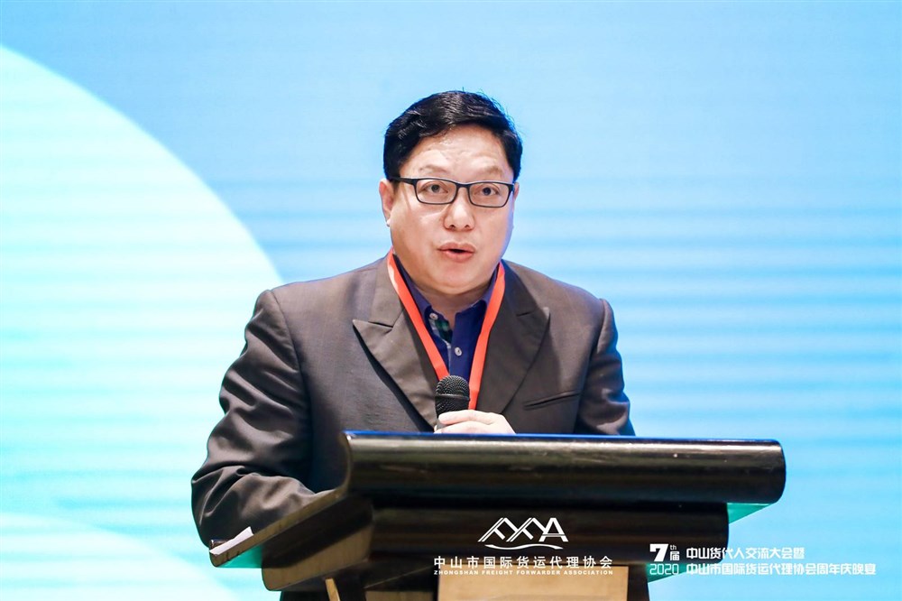 首先，由中山市商务局领导高晓波副局长致辞。