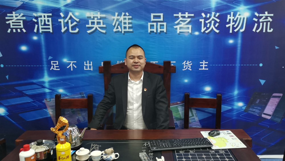 张桅湖北天门人，2005毕业于广州航海学院，中山大学EDP，现任深圳虎航总经理 曾任职船东CSCL。