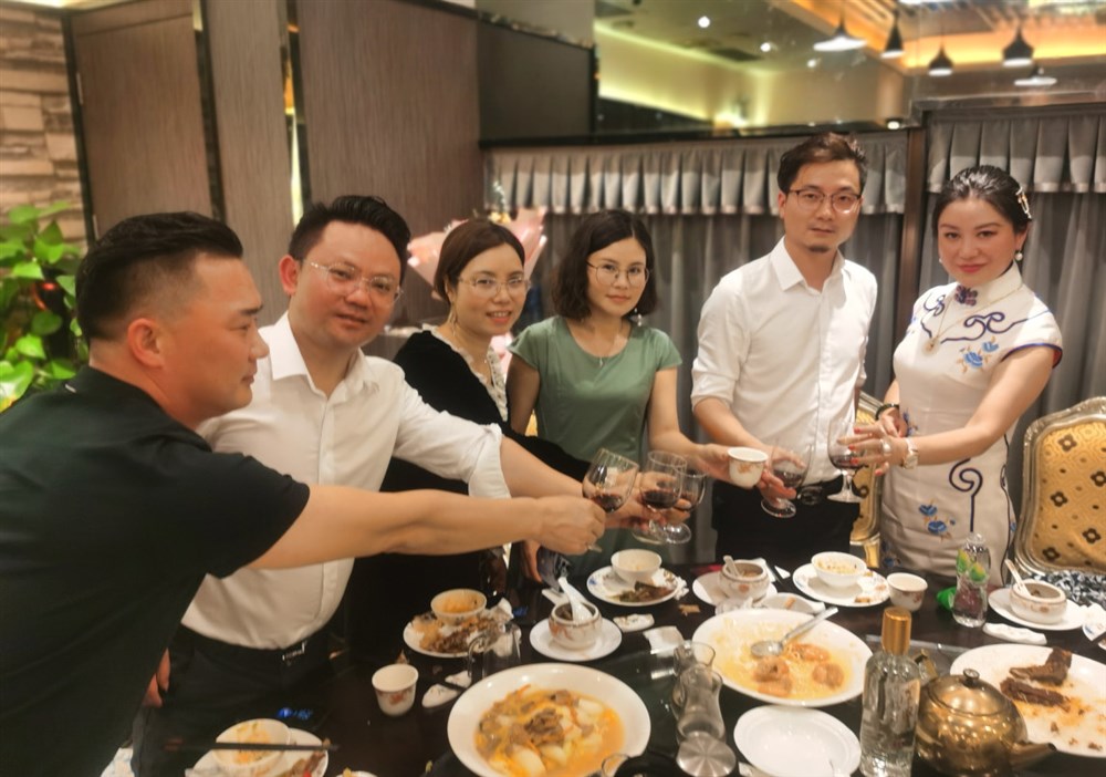 意天物联深圳公司开张誌庆晚宴。