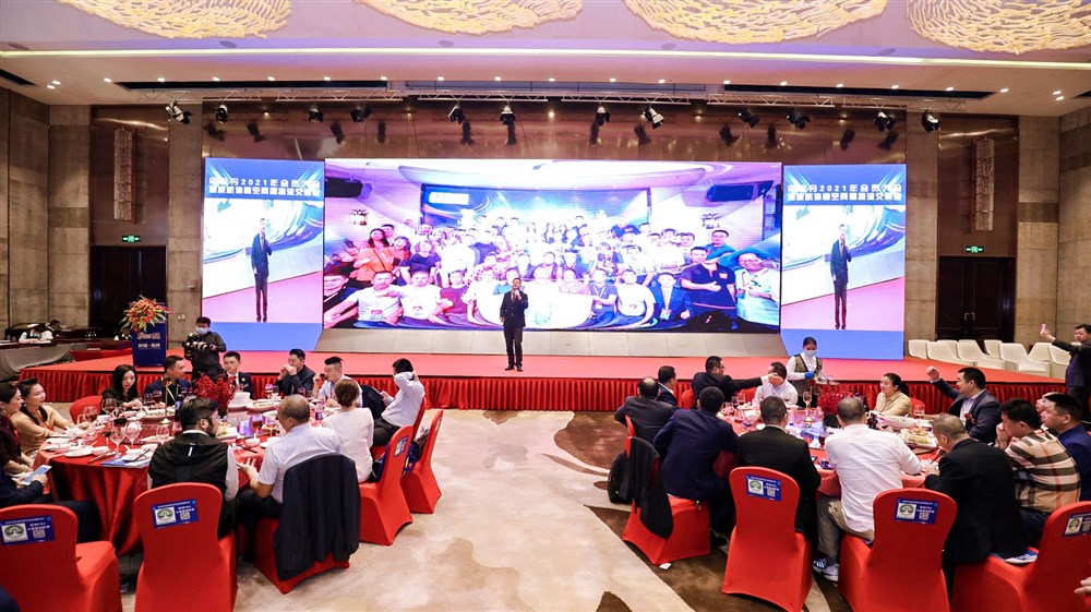 冯登智先生作曲并演绎甲必丹之歌。