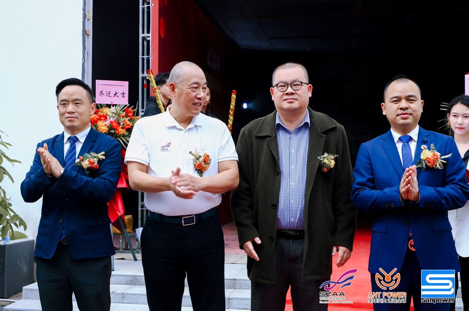 左起：蚂蚁雄兵CEO蔡强、深圳市航空业协会会长朱庆峰、深航协粤港澳委员会主席黄鹏、甲必丹俱乐部会长张桅分别发言致辞。