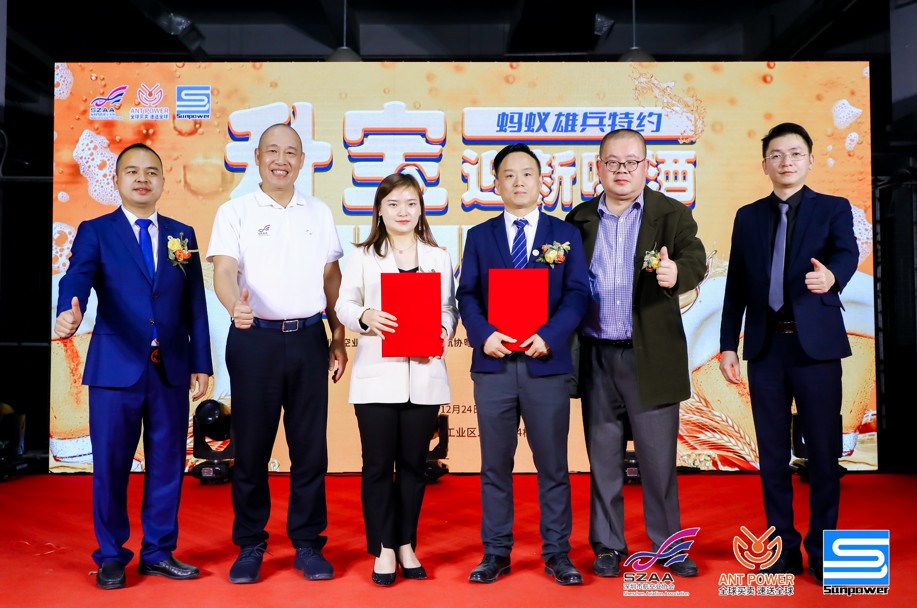 由深圳市航空业协会会长朱庆峰见证