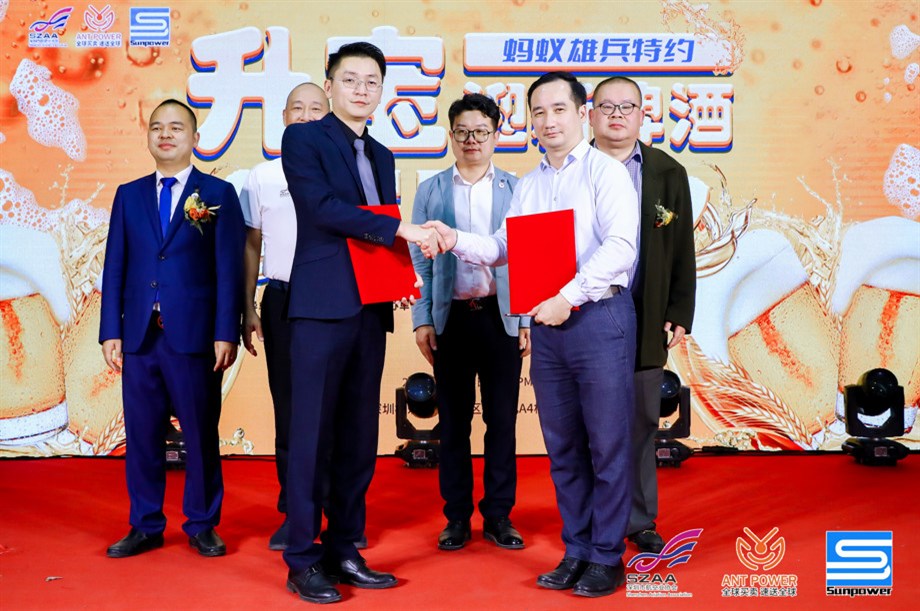 中山市国际货运代理协会执行会长张作宏与媒体签约